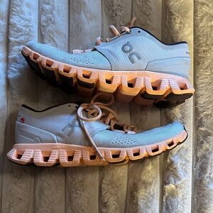 On Running Women’s Sneakers - Gray and Peach